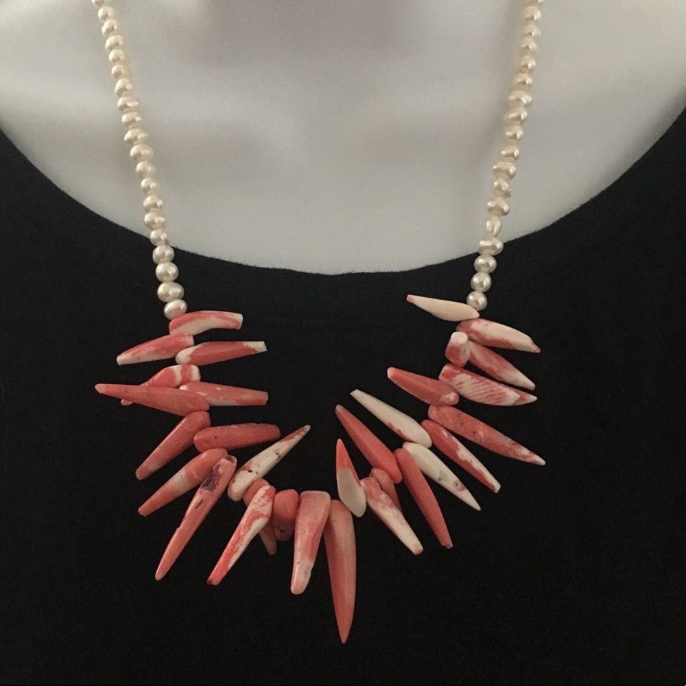 Pink coral & cultured freshwater pearl necklace - Picture 5 of 8